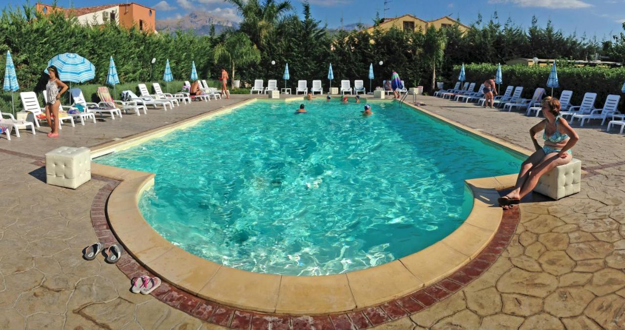 Casa Vacanza Paradise Vicino Cefalu Con Servizio Di Piscina A 3 Chilometri Daire Campofelice Di Roccella Dış mekan fotoğraf